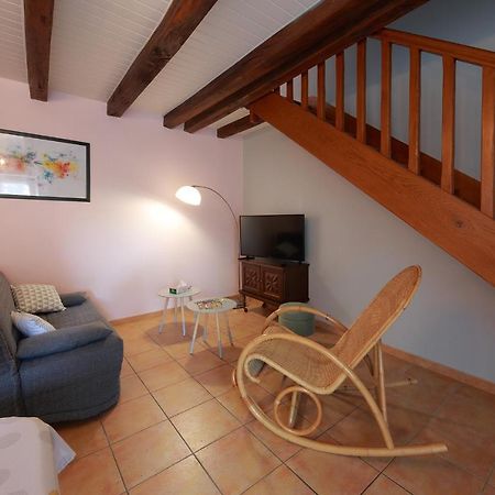 Gite La Loge Des Fees Latille Exterior photo