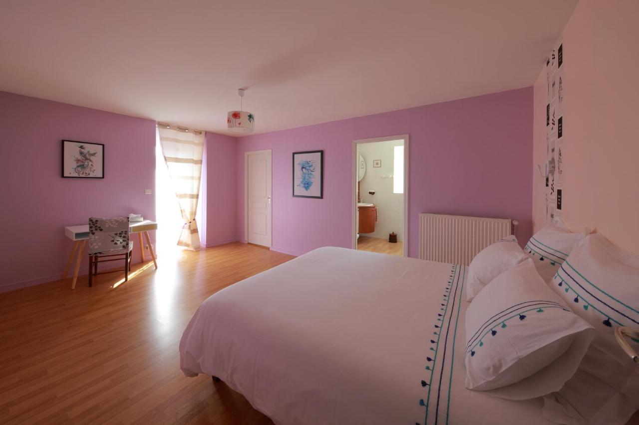 Gite La Loge Des Fees Latille Exterior photo