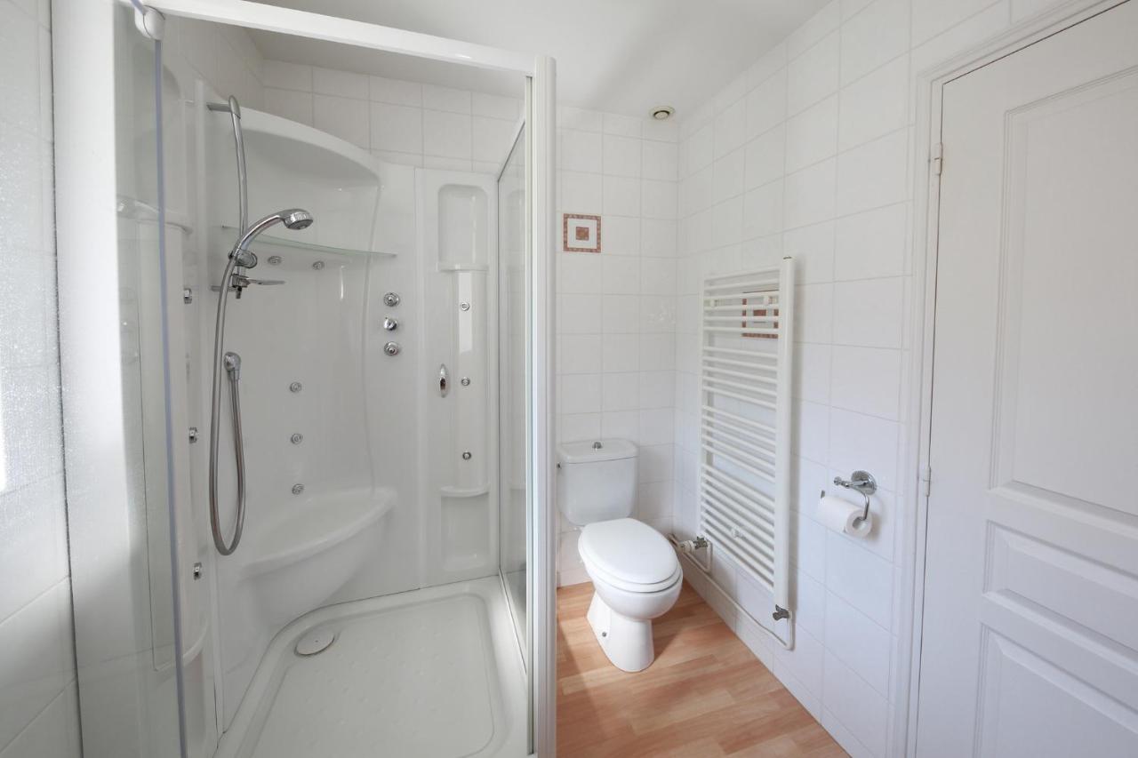 Gite La Loge Des Fees Latille Exterior photo